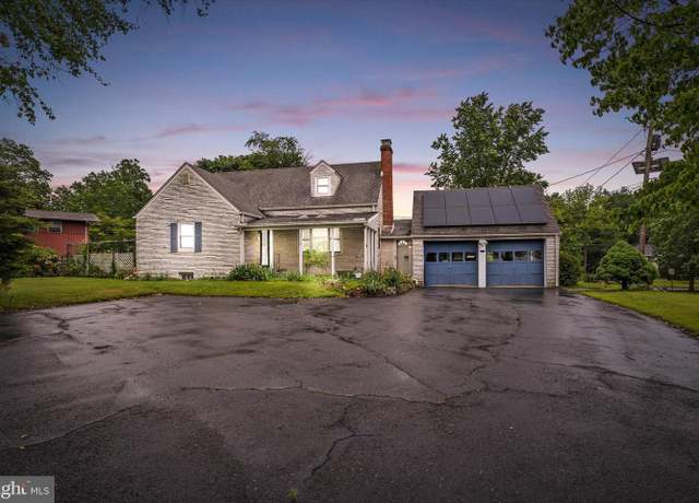 Property at 1010 Hampton Dr, Eastampton, NJ 08060, 3 beds, 2 baths