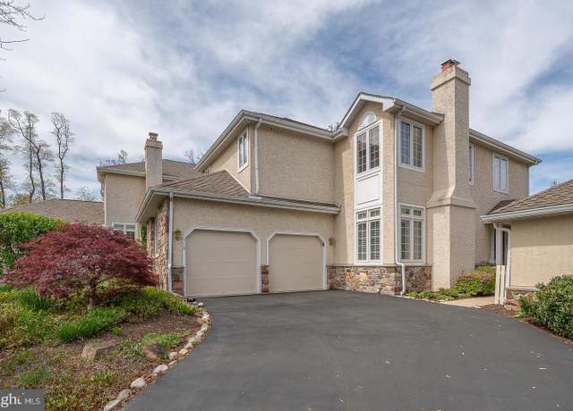 Property at 110 Atlee Cir, Berwyn, PA 19312, 3 beds, 2.5 baths
