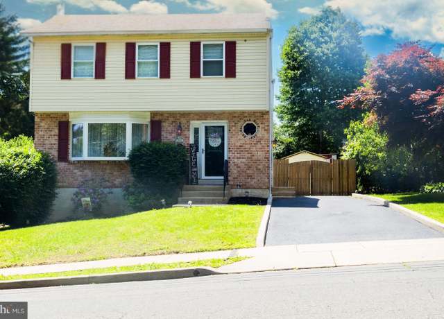 Property at 502 Glenolden Ave, Glenolden, PA 19036, 3 beds, 2.5 baths