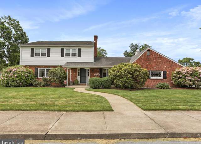 Property at 1000 Wallace Ave, Chambersburg, PA 17201, 4 beds, 2.5 baths