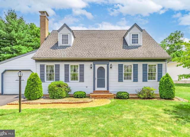 Property at 102 Hampden Dr, Mountville, PA 17554, 4 beds, 2 baths