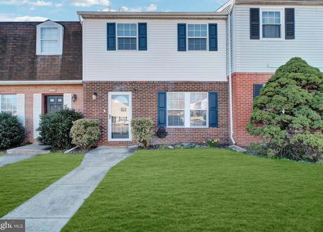 Property at 18077 Olde Port Ln, Triangle, VA 22172, 3 beds, 2.5 baths