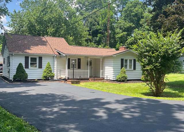 Property at 1595 Rock Cliff Dr, Martinsburg, WV 25401, 3 beds, 1.5 baths