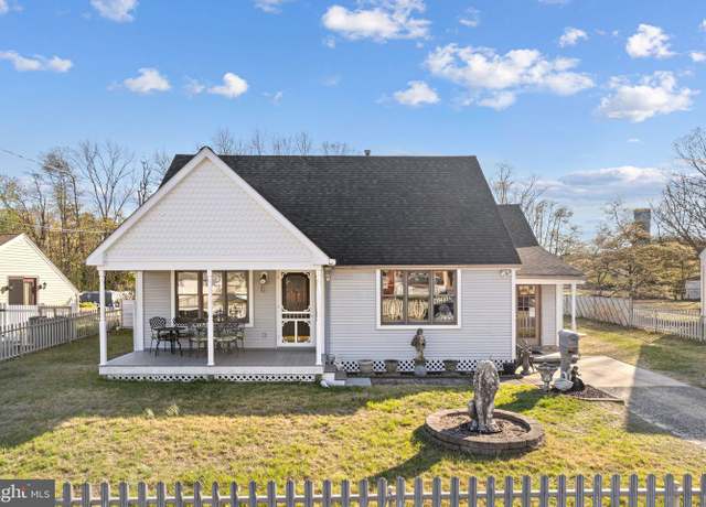 Property at 91 Estates Rd, Pine Hill, NJ 08021, 3 beds, 1.5 baths