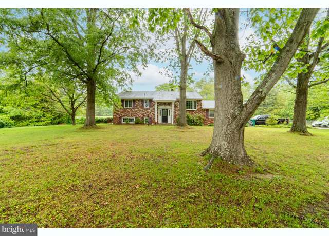 Property at 39 Holly Ln, Pilesgrove, NJ 08098, 3 beds, 2.5 baths