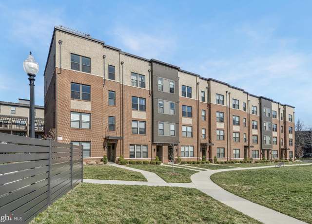Property at 27 Silverway Dr #34, Herndon, VA 20170, 3 beds, 2.5 baths