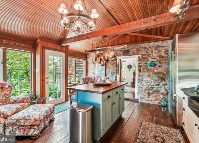 Property at 36155 Chamblin Mill Ln, Purcellville, VA 20132, 4 beds, 3.5 baths