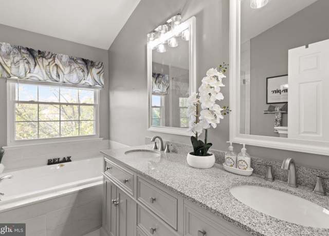 Property at 18846 Beaten Path Ct, Triangle, VA 22172, 4 beds, 3 baths