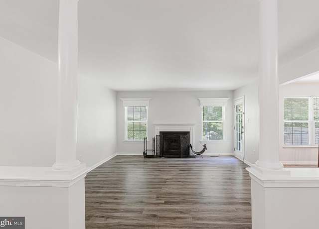 Property at 31 Antler Trl, Fredericksburg, VA 22406, 4 beds, 2.5 baths