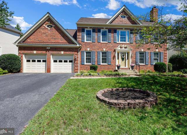 Property at 119 Englefield Dr, Gaithersburg, MD 20878, 4 beds, 3.5 baths