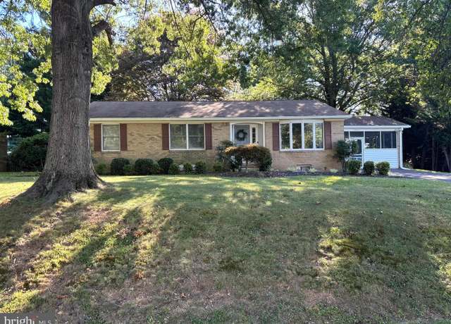 Property at 24808 Showbarn Cir, Damascus, MD 20872, 5 beds, 3 baths