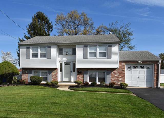 Property at 17 Cynwyd Dr, Burlington Township, NJ 08016, 4 beds, 1.5 baths