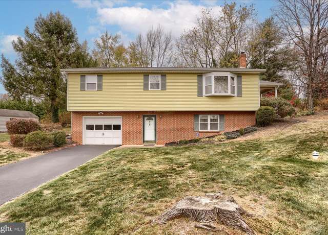 Property at 4 Ardmore Dr, Hummelstown, PA 17036, 4 beds, 2 baths