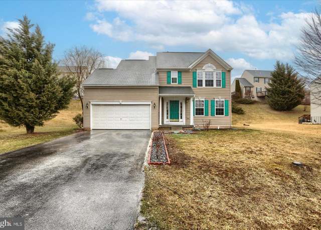 Property at 1021 Alandale Dr, Chambersburg, PA 17202, 4 beds, 2.5 baths