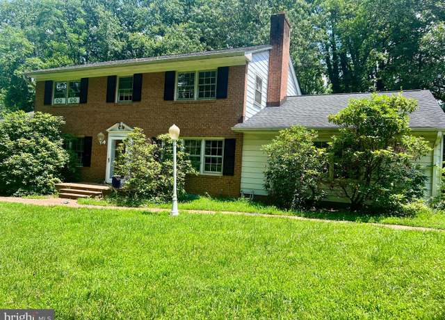 Property at 2621 Hunter Mill Rd, Oakton, VA 22124, 4 beds, 2.5 baths