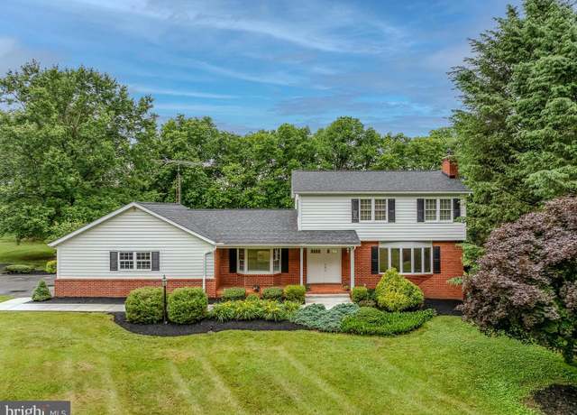 Property at 182 Humphrey Ln, Falling Waters, WV 25419, 3 beds, 2.5 baths
