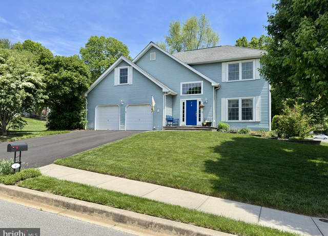 Property at 2 Roy Ct, Newark, DE 19711, 4 beds, 2.5 baths