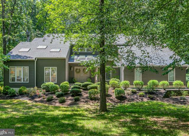 Property at 9 Sleepy Hollow Ln, Princeton Junction, NJ 08550, 4 beds, 3 baths