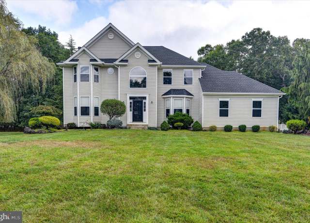 Property at 3 Meadowlark Ct, Jackson, NJ 08527, 4 beds, 2.5 baths