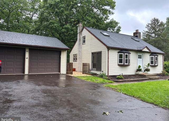 Property at 601 Oak St, Telford, PA 18969, 3 beds, 2 baths