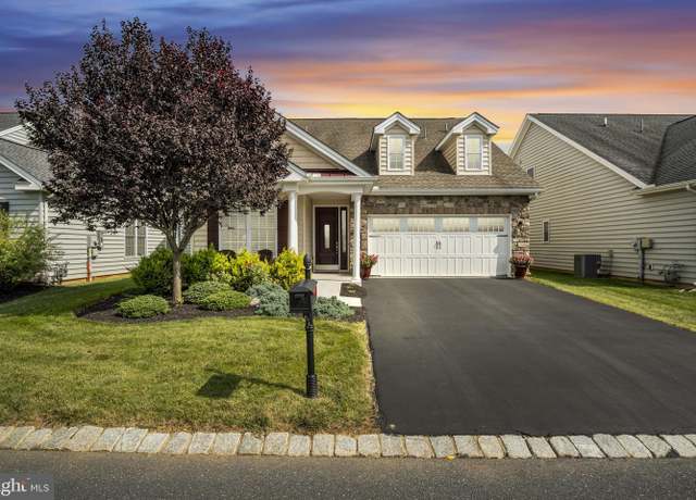 Property at 109 Loyal Dr, Mechanicsburg, PA 17050, 2 beds, 2.5 baths