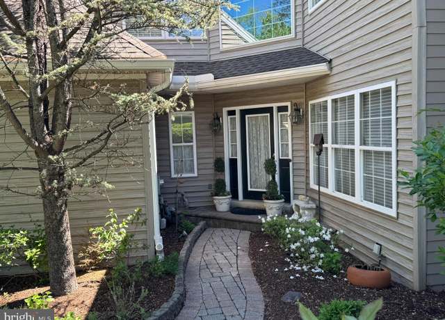 Property at 55 Foxcroft Ln, Phoenixville, PA 19460, 3 beds, 2.5 baths