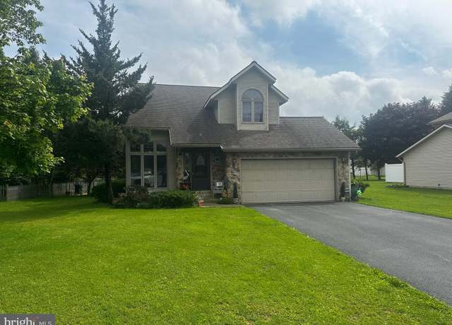 Property at 136 School Ln, Elizabethtown, PA 17022, 3 beds, 2.5 baths