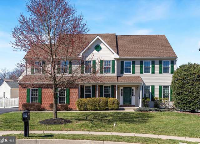 Property at 7 Amber Cir, Norristown, PA 19401, 4 beds, 3 baths