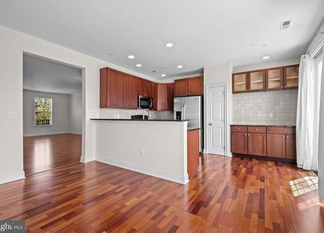 Property at 107 Surgeon Generals Ct, Philadelphia, PA 19146, 3 beds, 2.5 baths