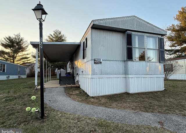 Property at 39 Meadowview Dr, Dover, PA 17315, 2 beds, 2 baths
