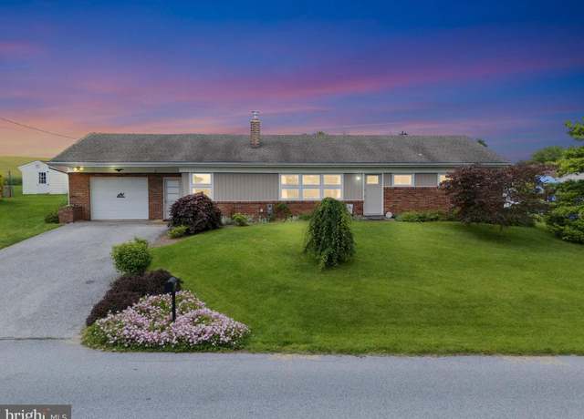 Property at 28 Pine St, Jacobus, PA 17407, 3 beds, 1.5 baths