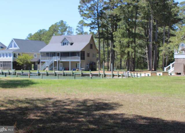 Property at 800 Castaway Dr, Greenbackville, VA 23356