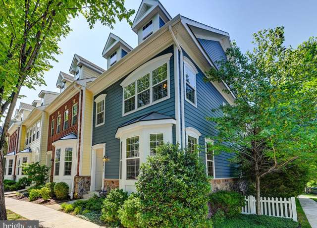 Property at 5811 Duncan Dr, Ellicott City, MD 21043, 4 beds, 3.5 baths