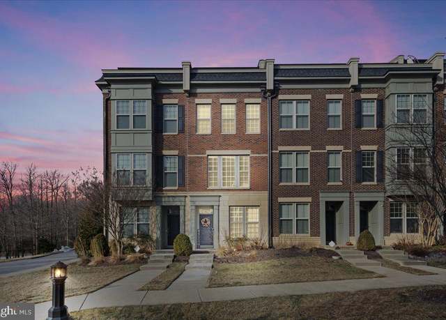 Property at 874 Regents Sq #332, Oxon Hill, MD 20745, 4 beds, 3.5 baths