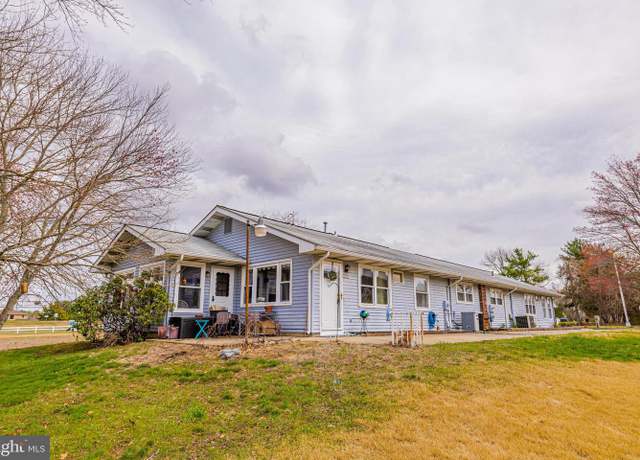 Property at 112 Elmtowne Blvd, Hammonton, NJ 08037, 3 beds, 2 baths