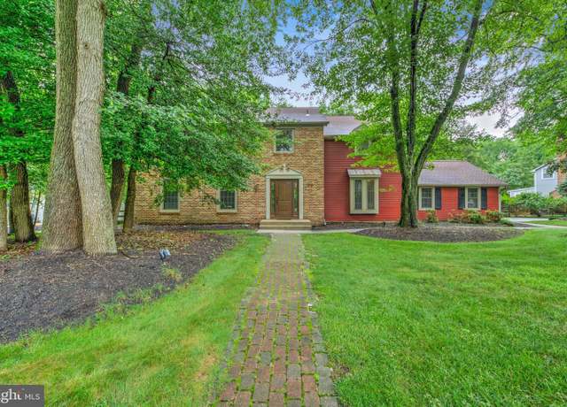 Property at 19 Red Oak Dr, Voorhees, NJ 08043, 4 beds, 2.5 baths