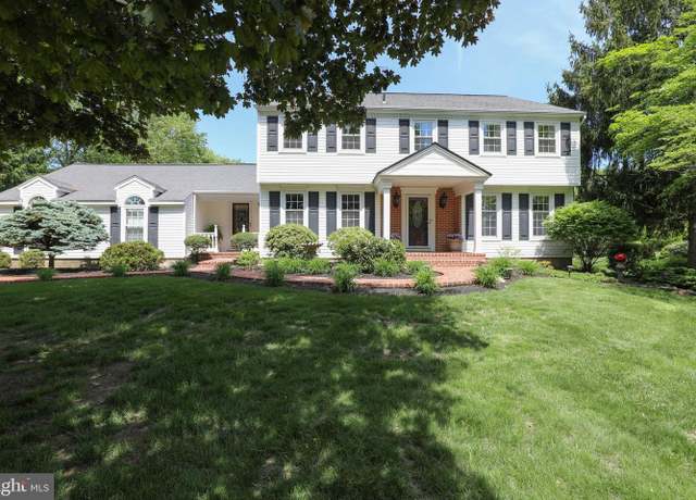 Property at 8 Tiffany Dr, Perkasie, PA 18944, 4 beds, 2.5 baths