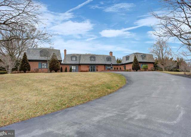 Property at 9383 Oyer Dr, Waynesboro, PA 17268, 4 beds, 3.5 baths