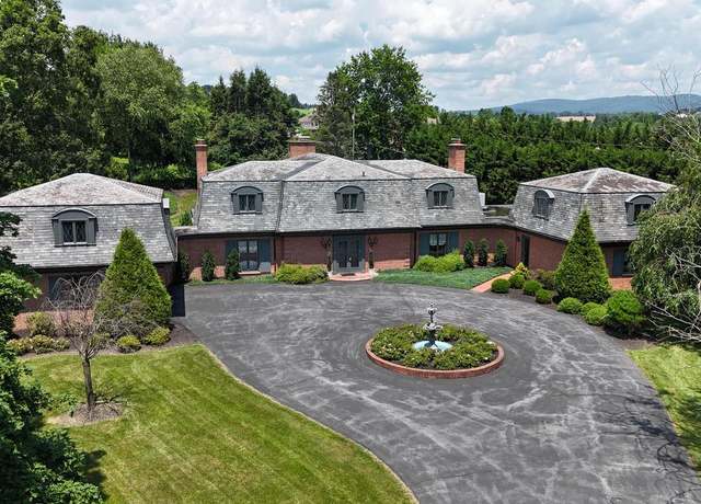 Property at 9383 Oyer Dr, Waynesboro, PA 17268, 4 beds, 3.5 baths