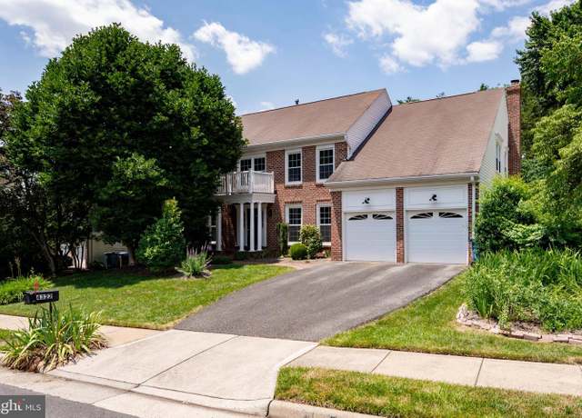Property at 4322 Galesbury Ln, Chantilly, VA 20151, 4 beds, 3 baths