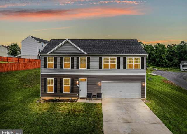 Property at 39 Irwin Ct, Hedgesville, WV 25427, 4 beds, 2.5 baths