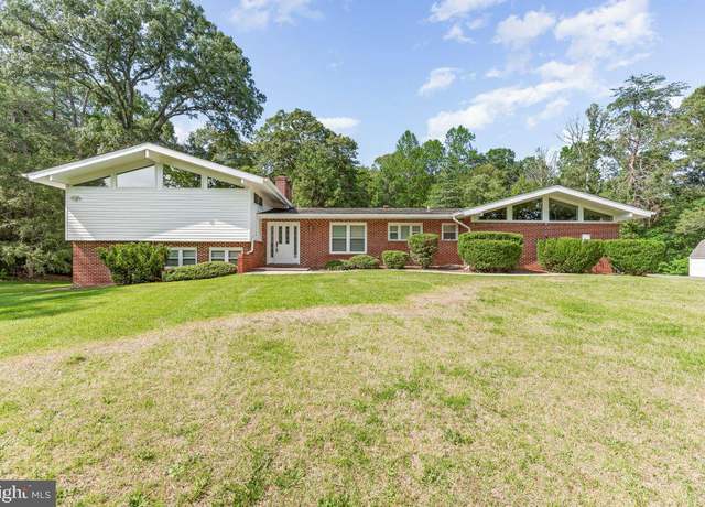Property at 995 Clay Hammond Rd, Prince Frederick, MD 20678, 4 beds, 4 baths