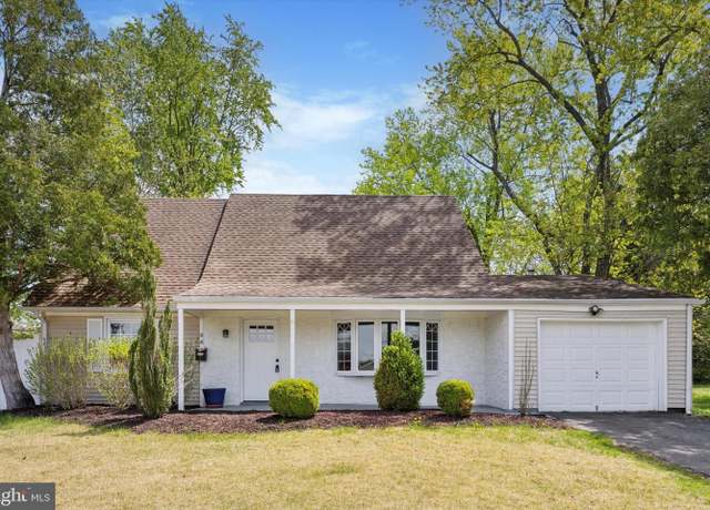 Property at 44 Gaylord Cir, Willingboro, NJ 08046, 4 beds, 2 baths
