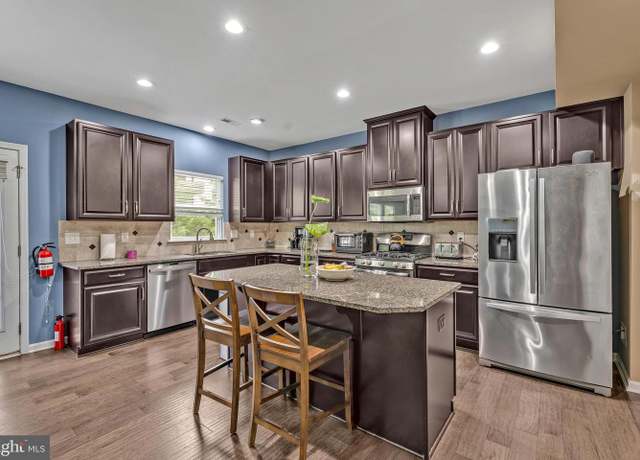 Property at 29 Regency Ct, Cherry Hill, NJ 08002, 3 beds, 2.5 baths