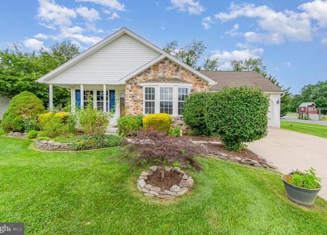 Property at 38 Lantern Ln, Shippensburg, PA 17257, 2 beds, 2 baths