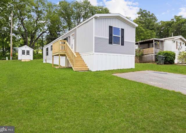 Property at 4 Canyon Dr, York, PA 17406, 2 beds, 2 baths