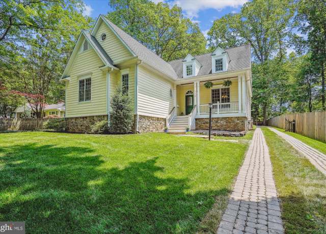 Property at 116 Oak St SW, Vienna, VA 22180, 4 beds, 4.5 baths