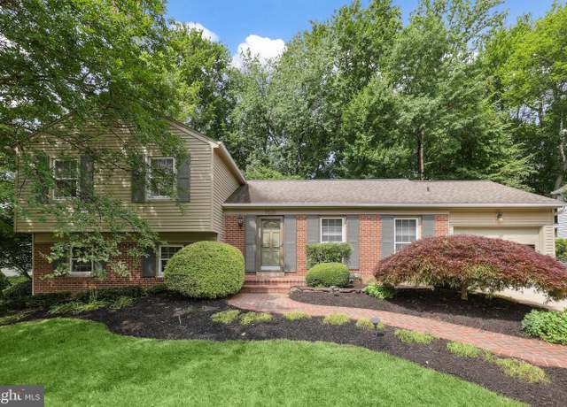 Property at 9528 Wallingford Dr, Burke, VA 22015, 4 beds, 3.5 baths