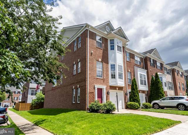 Property at 222 Hawks View Sq SE, Leesburg, VA 20175, 3 beds, 3 baths