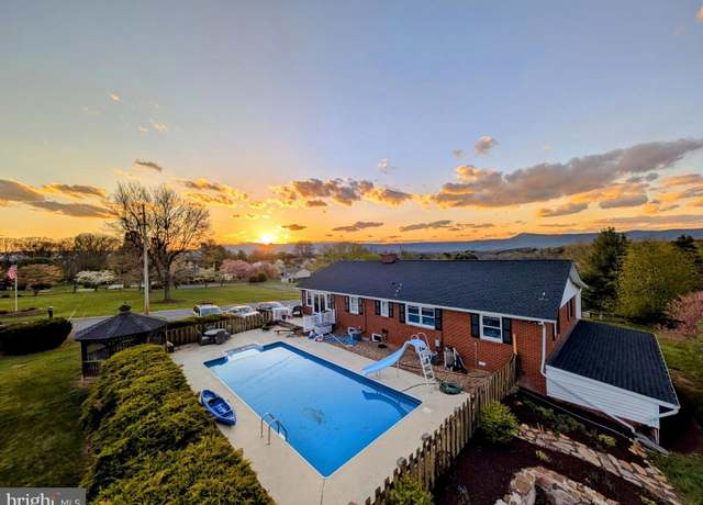 Property at 15 Painter St, Luray, VA 22835, 5 beds, 2.5 baths